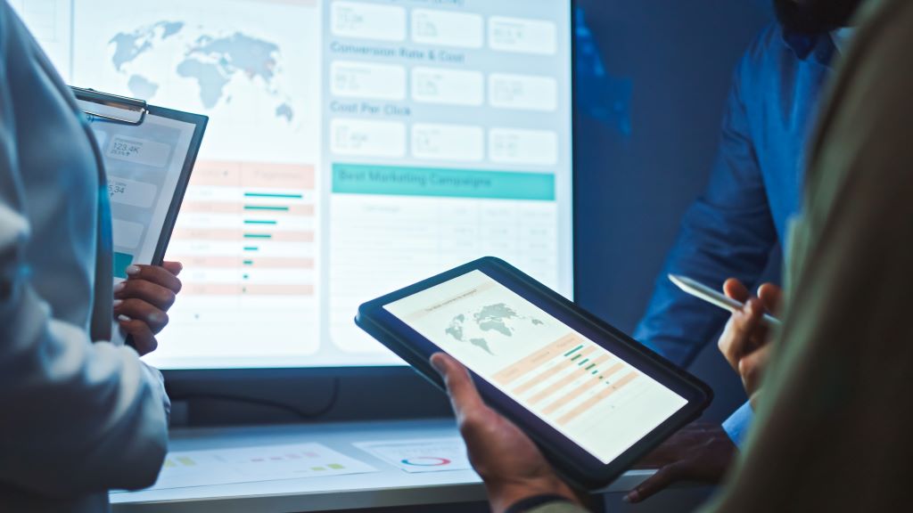 Employee Reviewing Ai Analytics - Ai For Smes: Driving Sustainable Growth In Volatile Business Landscape